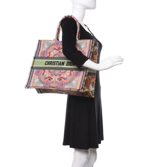 CHRISTIAN DIOR LARGE BOOK TOTE MULTICOLOR CANVAS EMBROIDED IN LIGHTS - Picture 2 of 14